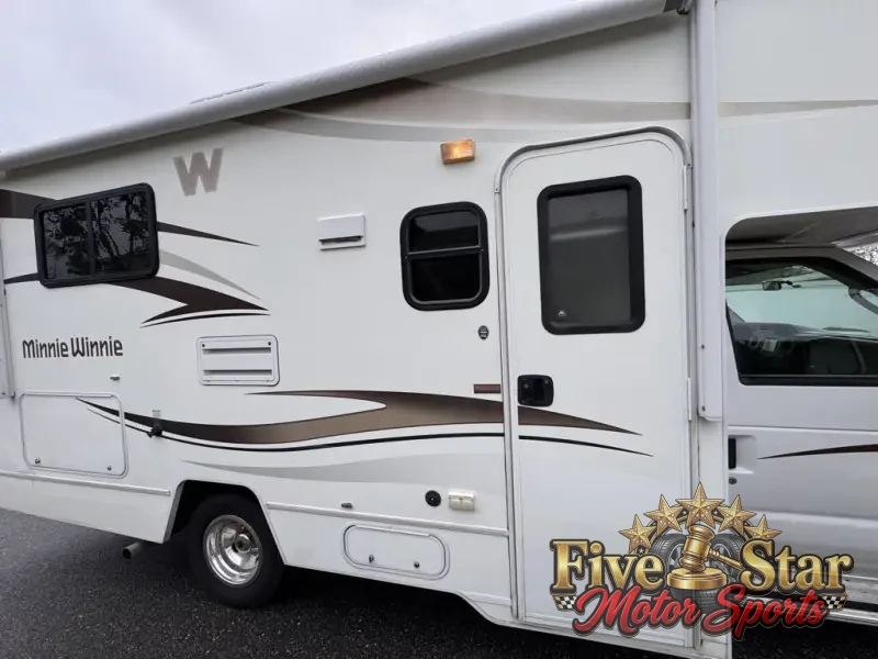 2015 Winnebago Minnie Winnie 22R photo 27