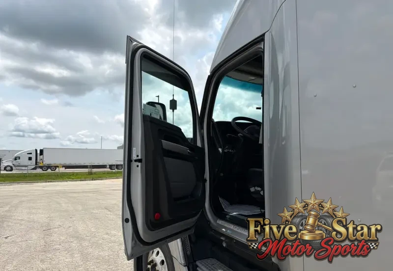 2022 Kenworth T680 photo 49