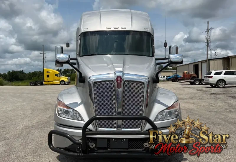 2022 Kenworth T680 photo 2