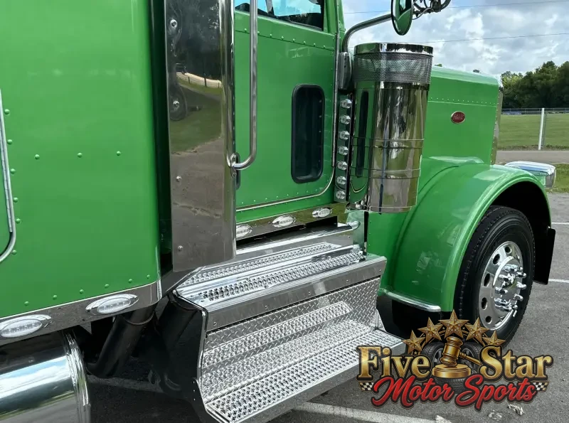 2021 Peterbilt 389 photo 16