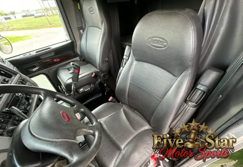 2021 Peterbilt 389 photo 41