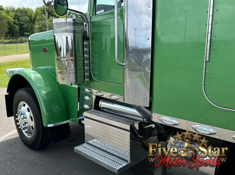 2021 Peterbilt 389 photo 9