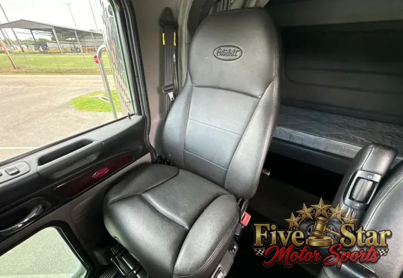 2021 Peterbilt 389 photo 51