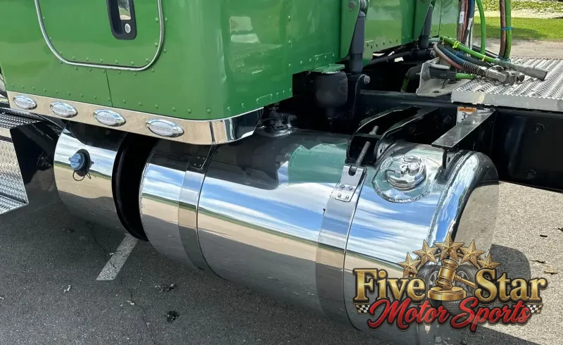 2021 Peterbilt 389 photo 21