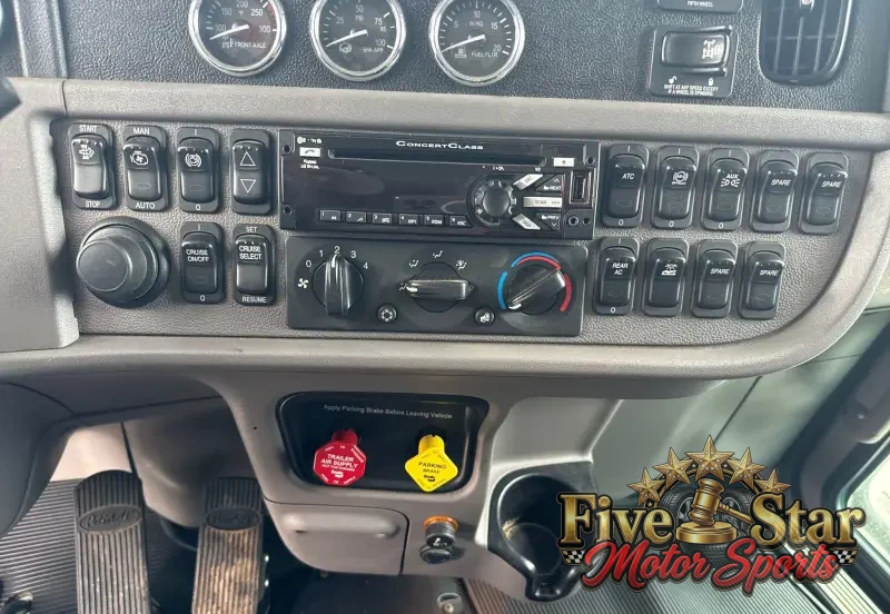 2021 Peterbilt 389 photo 39
