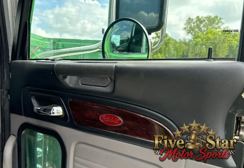 2021 Peterbilt 389 photo 57