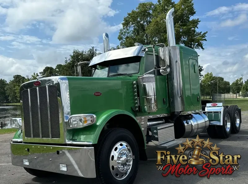 2021 Peterbilt 389 photo 1