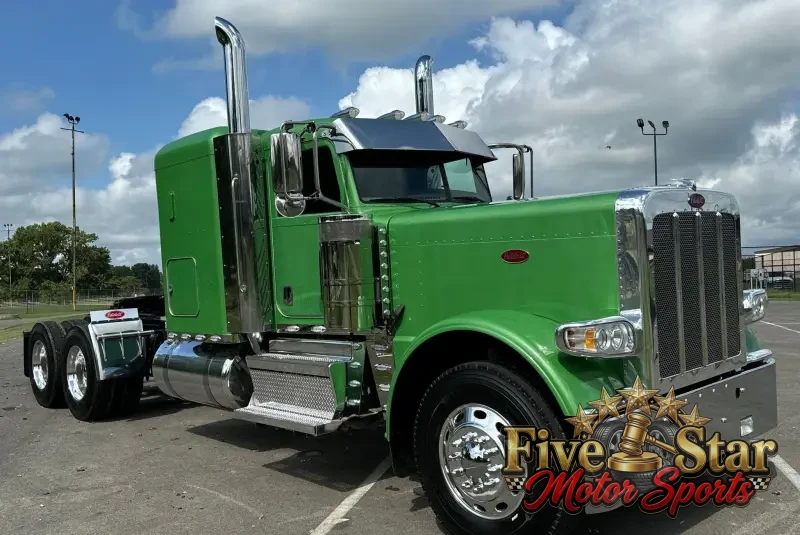 2021 Peterbilt 389 photo 3