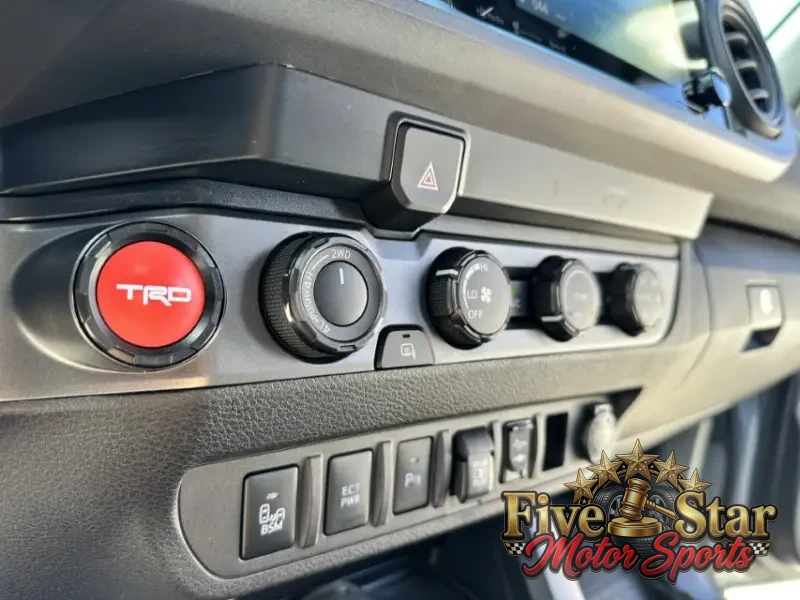 2021 Toyota Tacoma Double Cab TRD Off-Road photo 3