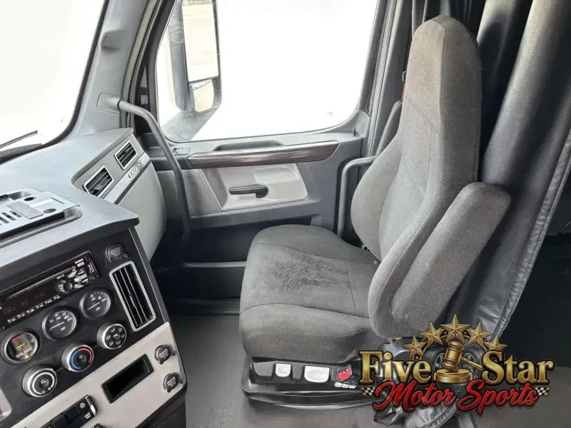 2021  Freightliner  CASCADIA 126 photo 12