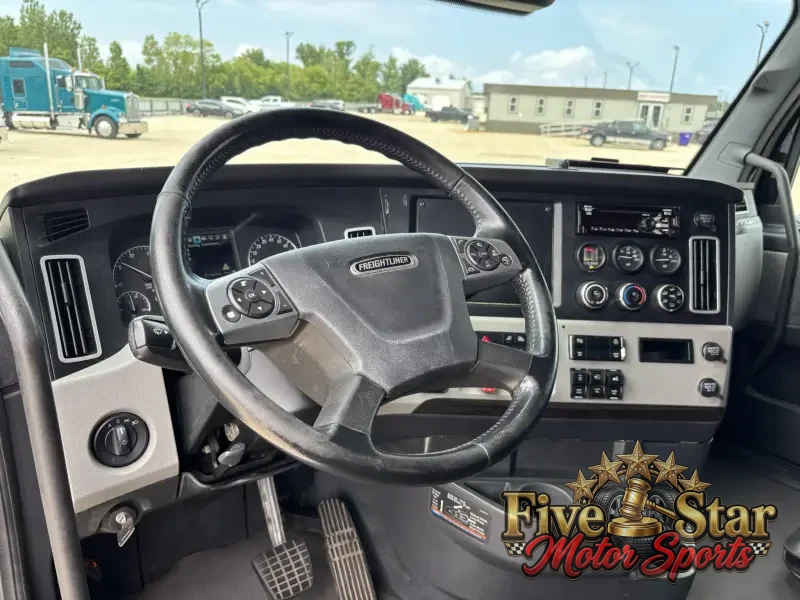 2021  Freightliner  CASCADIA 126 photo 13