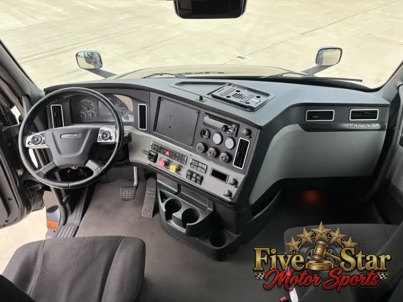 2021  Freightliner  CASCADIA 126 photo 11