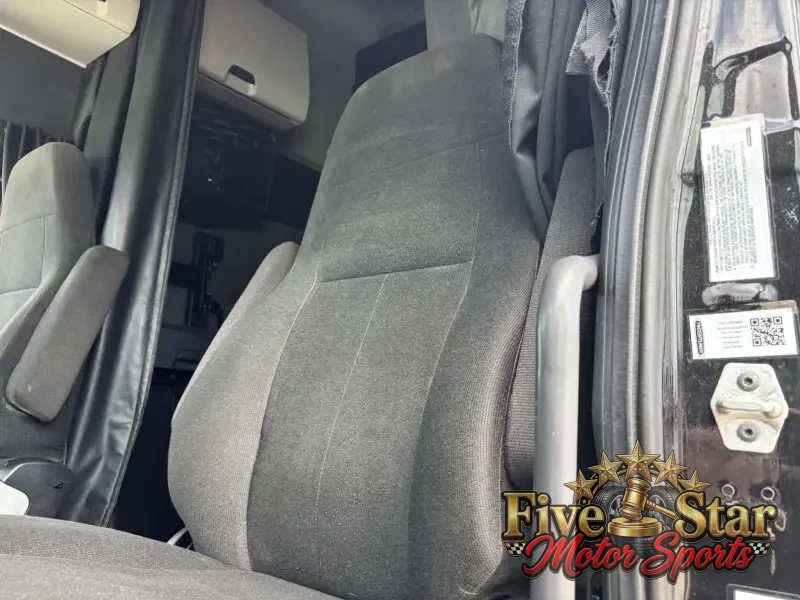 2021  Freightliner  CASCADIA 126 photo 14