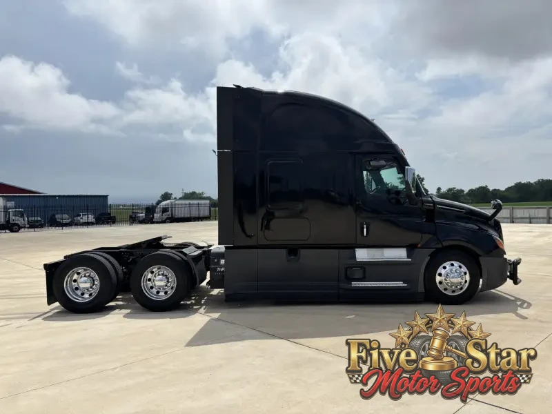 2021  Freightliner  CASCADIA 126 photo 22