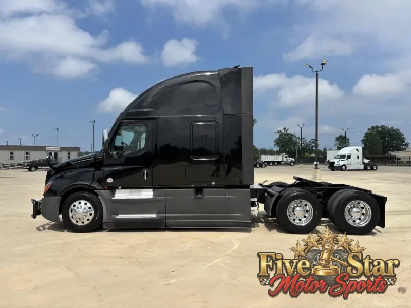 2021  Freightliner  CASCADIA 126 photo 25