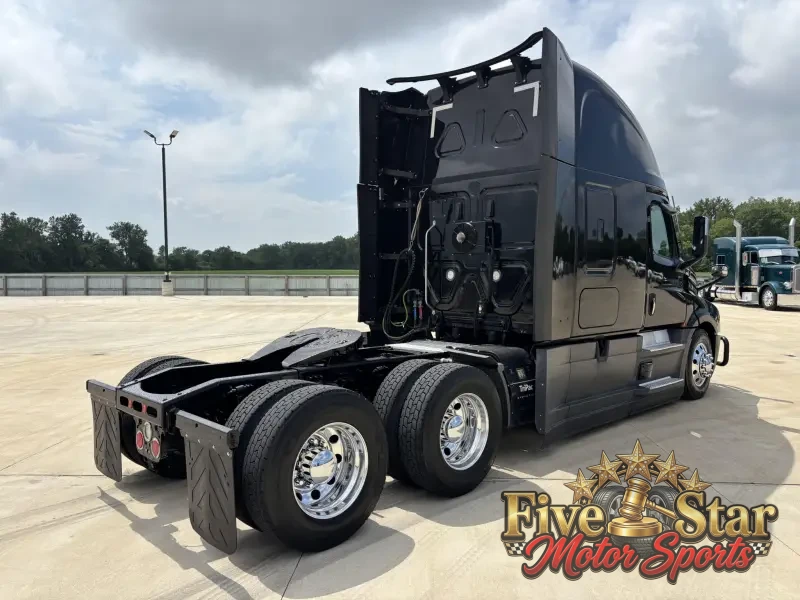 2021  Freightliner  CASCADIA 126 photo 23