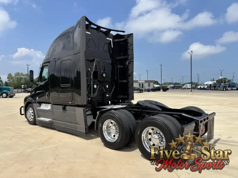 2021  Freightliner  CASCADIA 126 photo 24