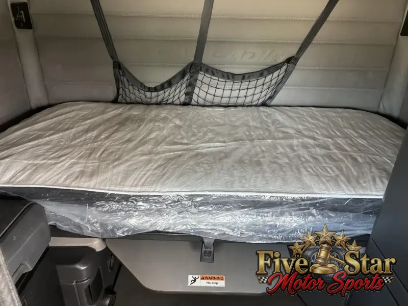 2021  Freightliner  CASCADIA 126 photo 6