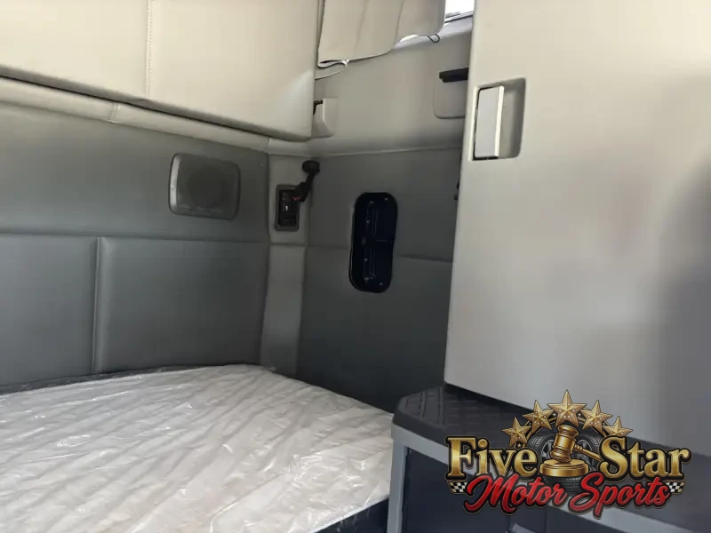 2022 Kenworth T680 Sleeper photo 8