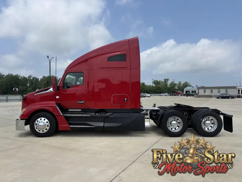 2022 Kenworth T680 Sleeper photo 22