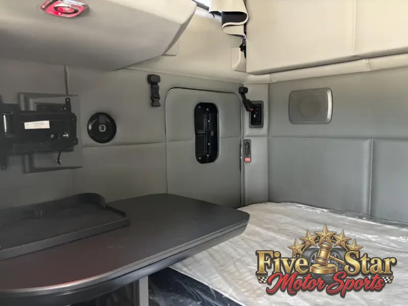2022 Kenworth T680 Sleeper photo 9