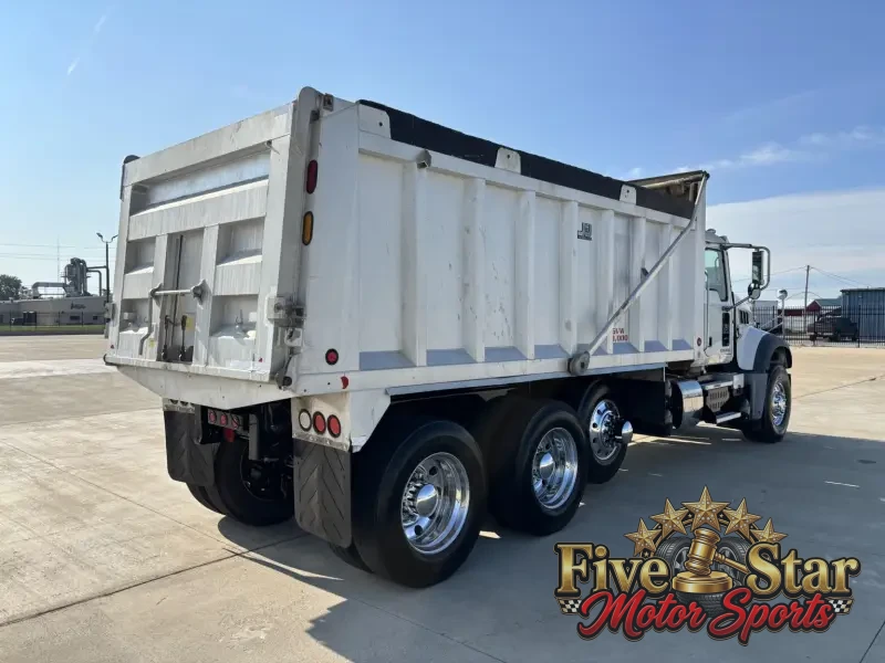 2013 Mack Granite GU713 Dump Truck photo 4