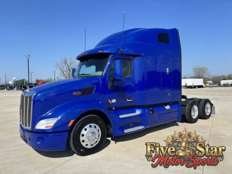 2022 Peterbilt 579 photo 1