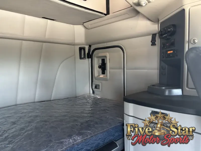 2022 Peterbilt 579 photo 19