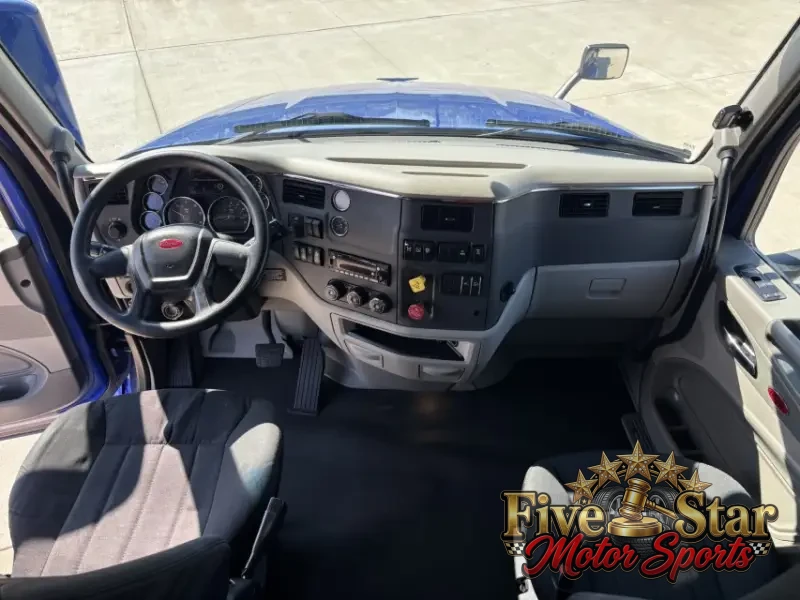 2022 Peterbilt 579 photo 17