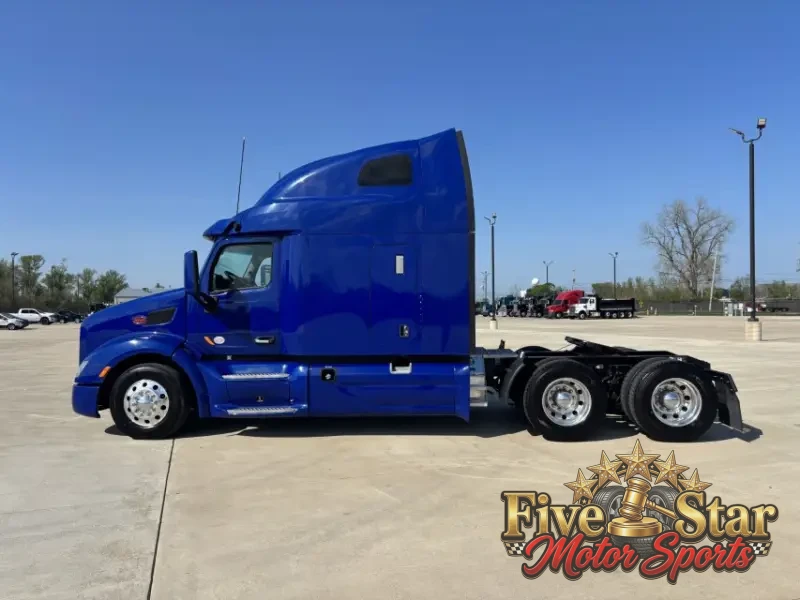 2022 Peterbilt 579 photo 2