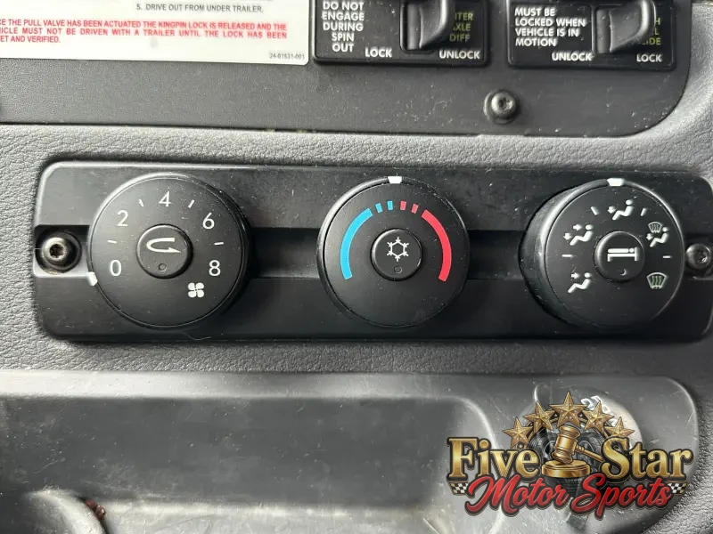 2018 Freightliner Cascadia 125 Evolution Sleeper photo 28