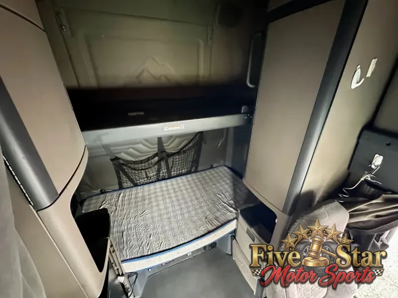 2018 Freightliner Cascadia 125 Evolution Sleeper photo 24