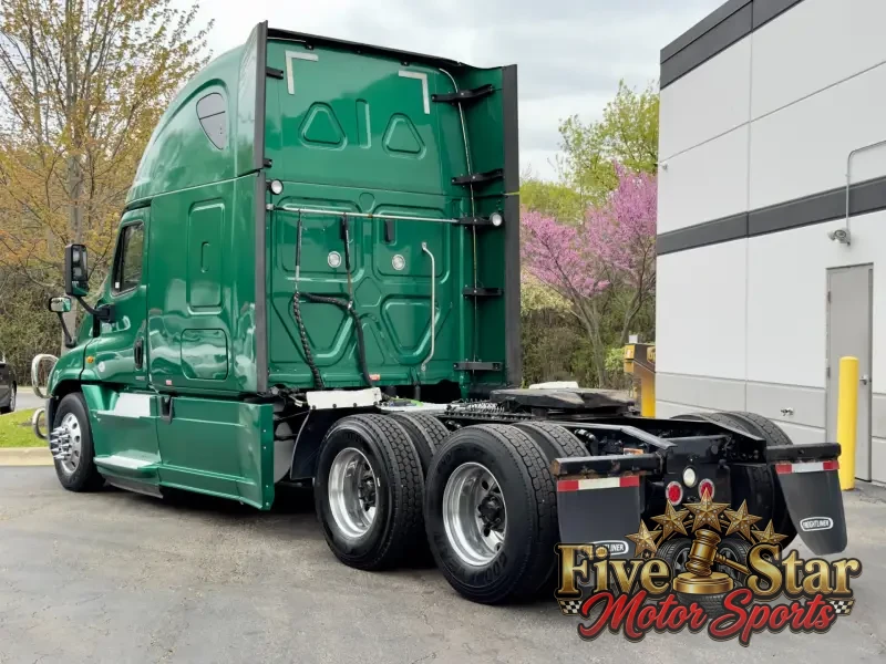 2018 Freightliner Cascadia 125 Evolution Sleeper photo 8