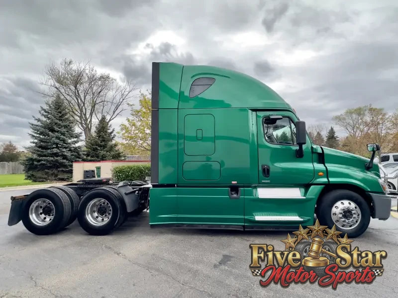 2018 Freightliner Cascadia 125 Evolution Sleeper photo 5