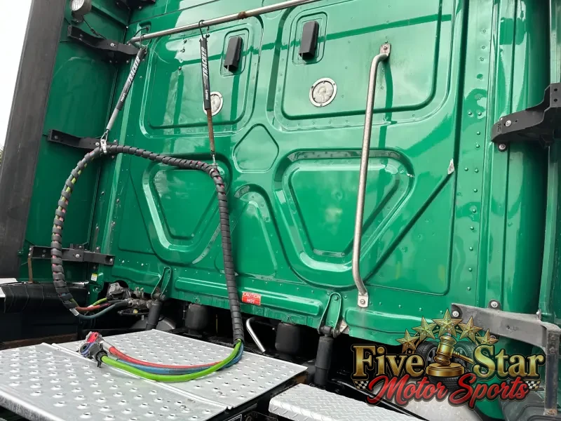 2018 Freightliner Cascadia 125 Evolution Sleeper photo 17