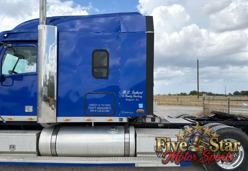 2020 Freightliner Coronado glider kit photo 9
