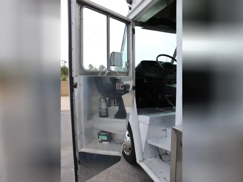 2013 Ford Catering Truck - Food Truck - E-550 Utilimaster 18 Ft Catering Step Van Food Truck For Sale photo 34