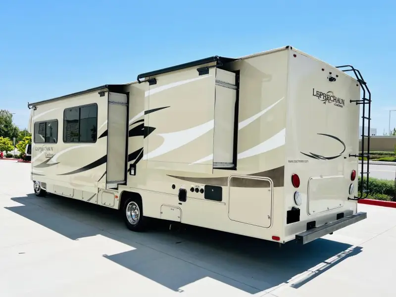 2014 Coachmen Leprechaun 319DS photo 16