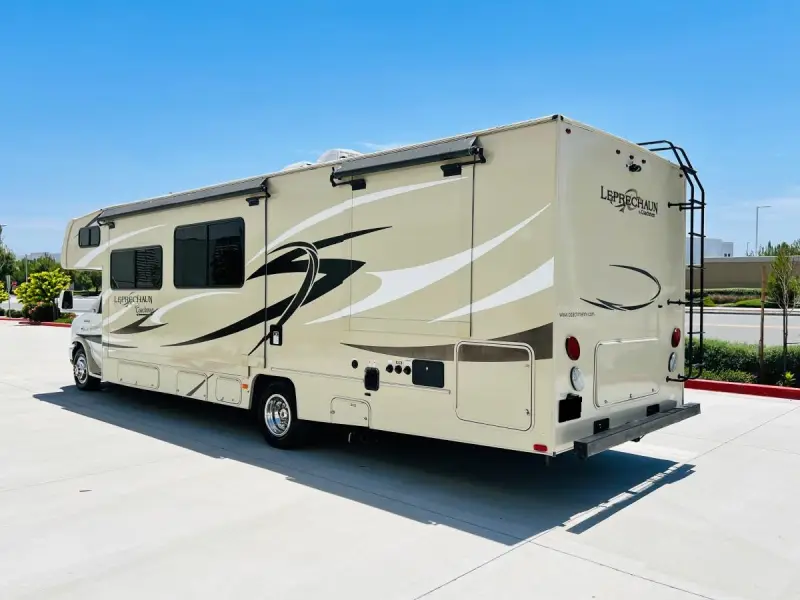 2014 Coachmen Leprechaun 319DS photo 11