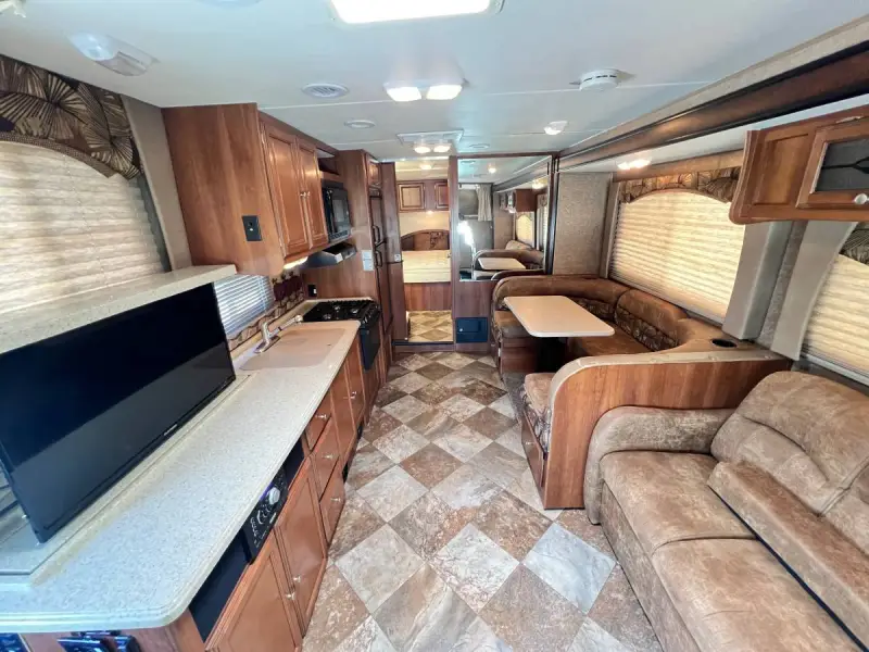 2014 Coachmen Leprechaun 319DS photo 20