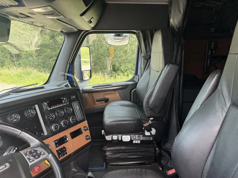 2022 Freightliner Cascadia 126 photo 7
