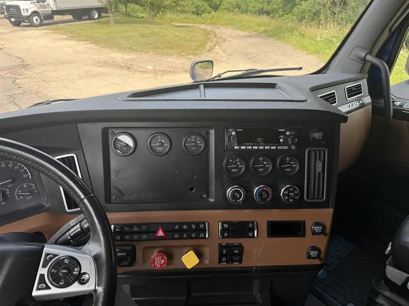 2022 Freightliner Cascadia 126 photo 15