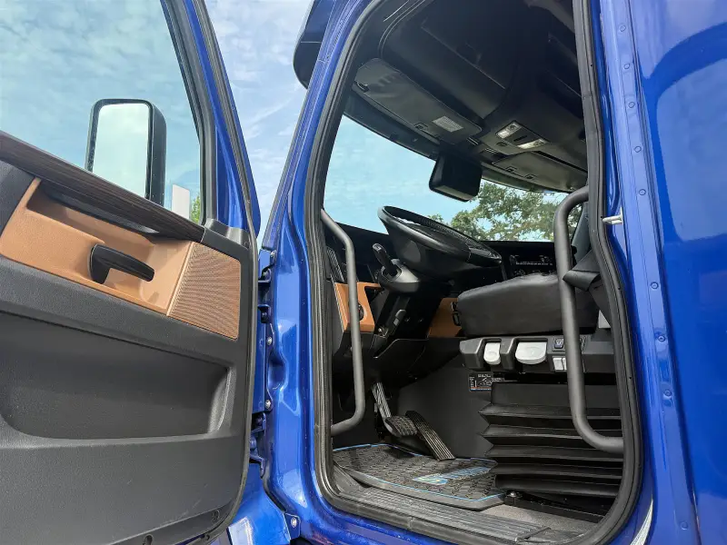 2022 Freightliner Cascadia 126 photo 5