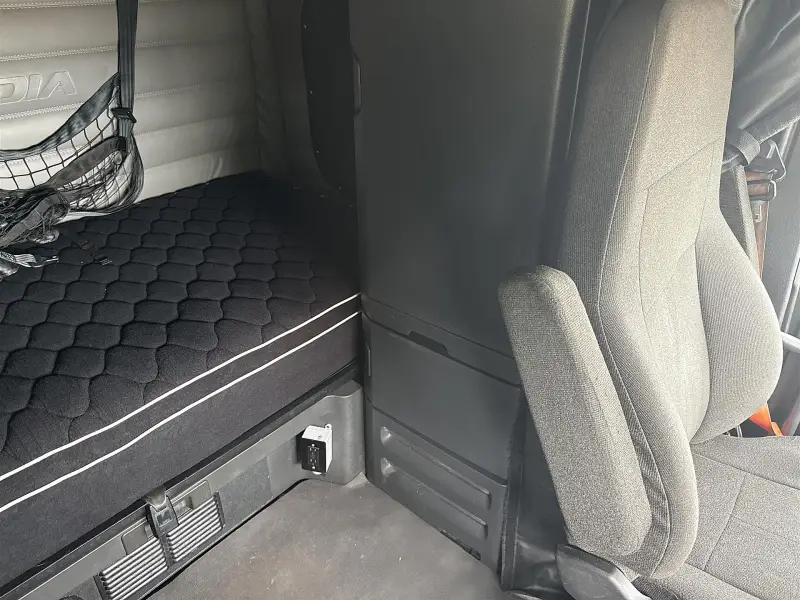 2022 Freightliner Cascadia 126 - Sleeper photo 11