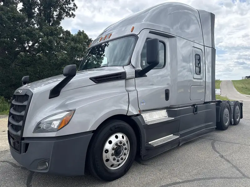 2022 Freightliner Cascadia 126 - Sleeper photo 1