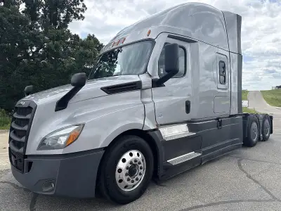 2022 Freightliner Cascadia 126 - Sleeper