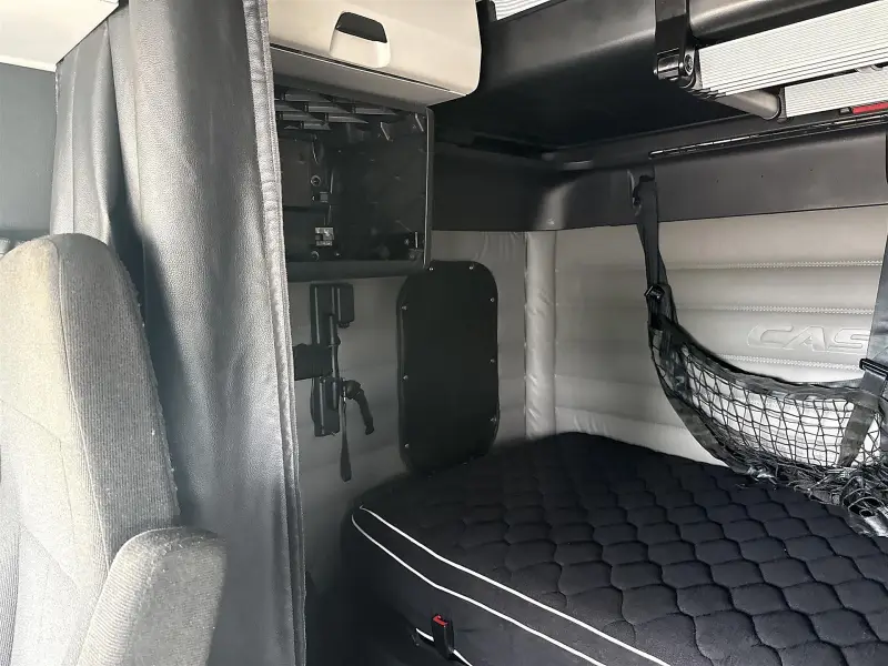 2022 Freightliner Cascadia 126 - Sleeper photo 8