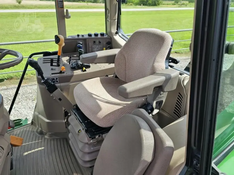 2014 John Deere 6125M photo 28