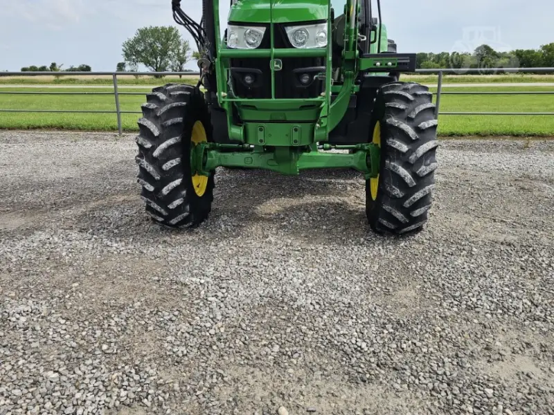 2014 John Deere 6125M photo 29