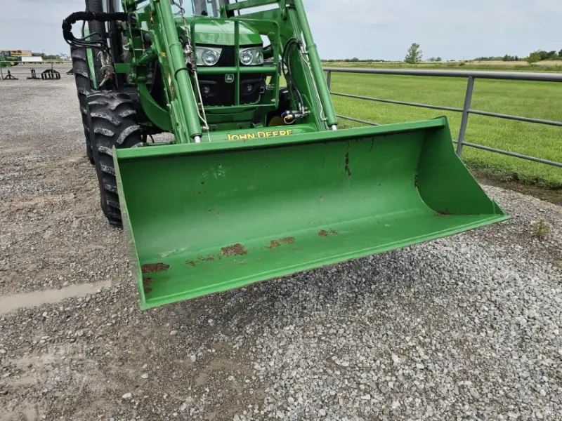 2014 John Deere 6125M photo 35
